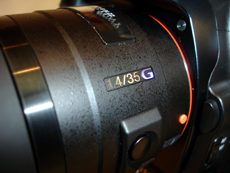 α 単焦点レンズ 35mm F1.4 G　SAL35F14G  「G」のエンプレム