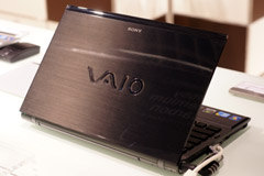 VAIO Z�V���[�Y�@�O���b�V�[�v���~�A���J�[�{��