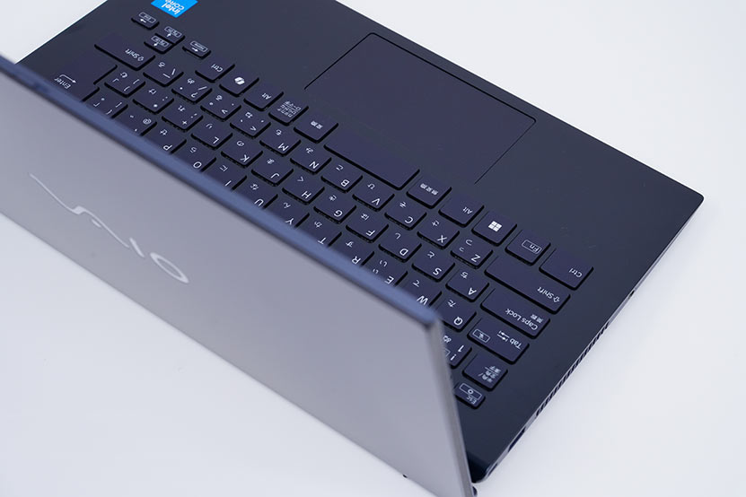 VAIO F14 2025年モデル 背面からのデザイン