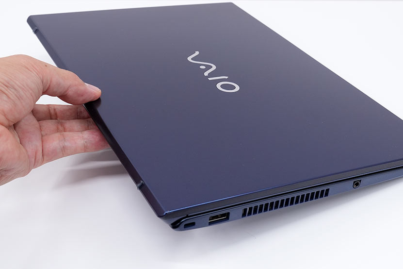 VAIO F14 2025 スリムなサイズ感