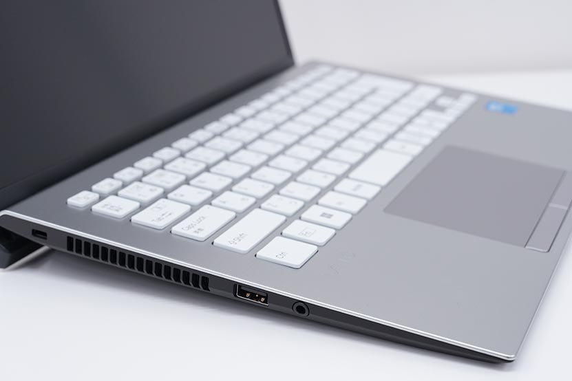 VAIO SX14 右側面