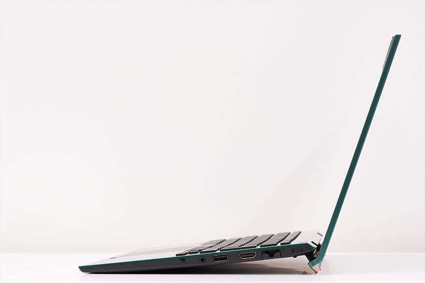 VAIO SX14-R すっと持ち運べる薄さも魅力