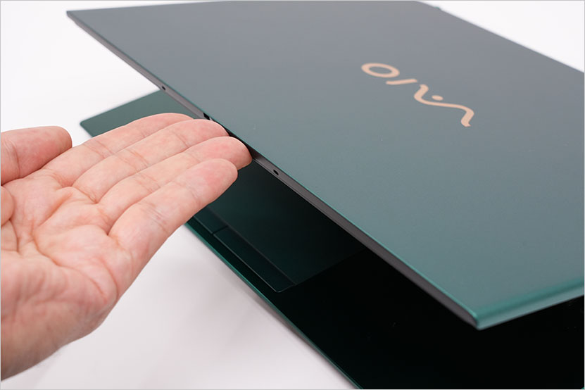 VAIO SX14-R  片手ですっと開けれる画面はストレスフリー