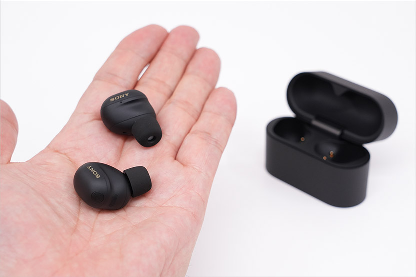 手にした WF-1000XM6