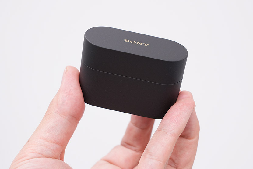 実物の質感が良い WF-1000XM6の充電ケース