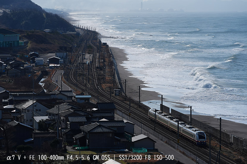 α7 V は絵がキレイ 海と鉄道のある景色