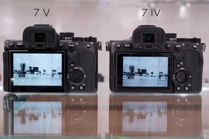 α7 V と α7 IV 背面モニター比較
