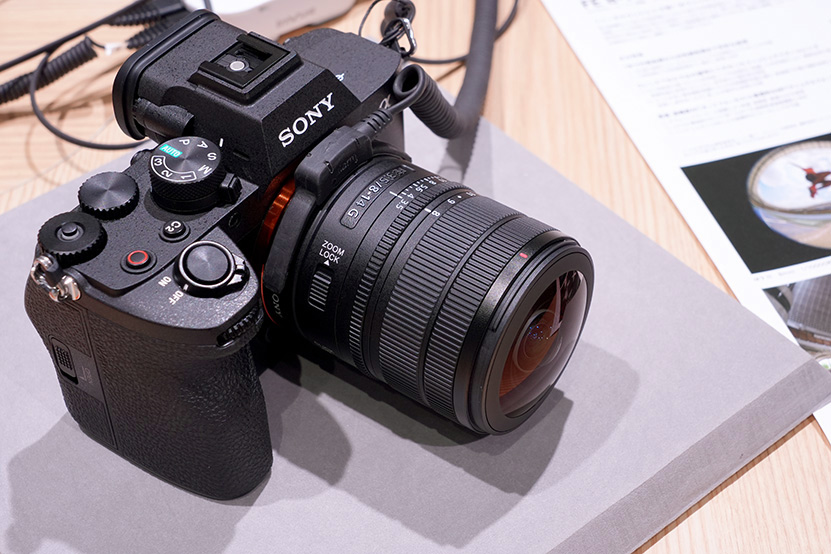 α7 Vに装着した画像