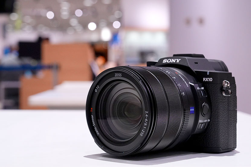 RX10V デザイン 右前から