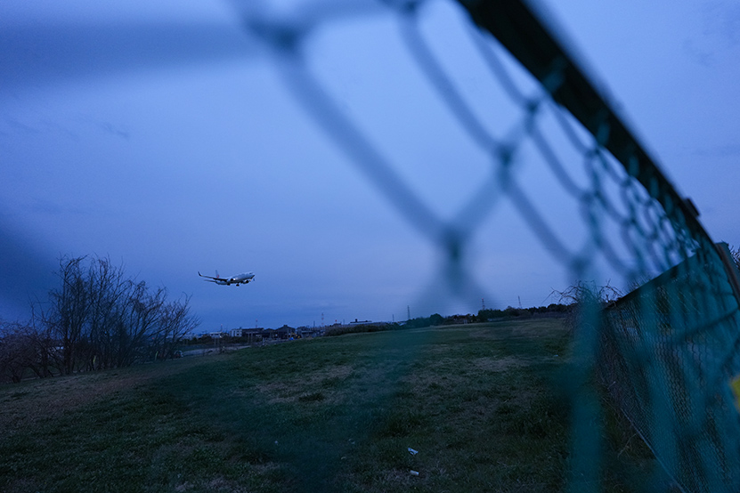 ネットの中に飛行機を捕まえることが出来ました