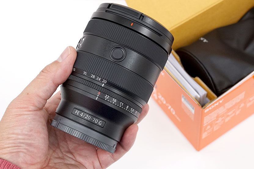 SEL2070G 手にした画像