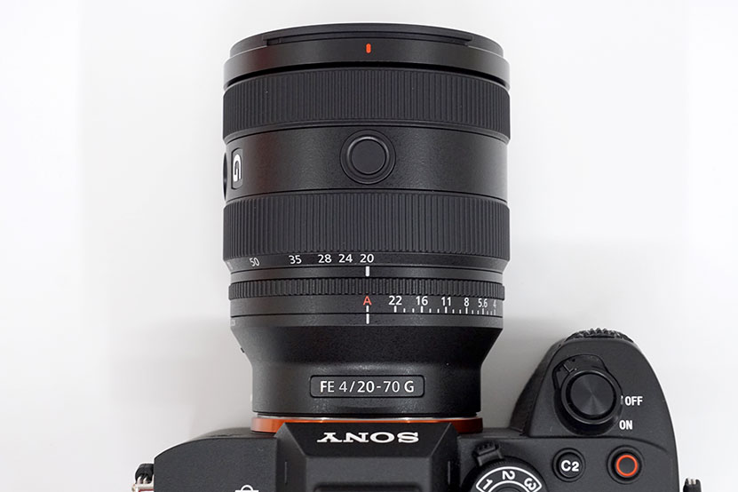 SEL2070G サイズ感がわかる画像