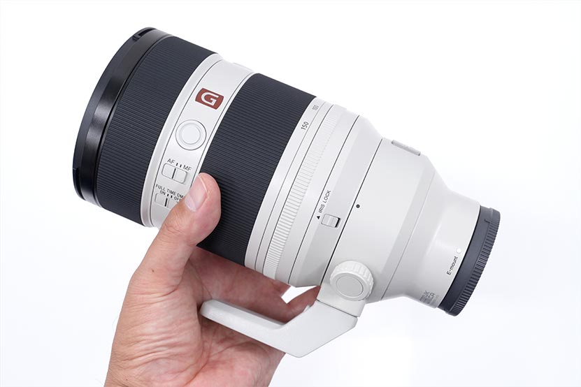 FE 50-150mm F2 GM 手に持った写真