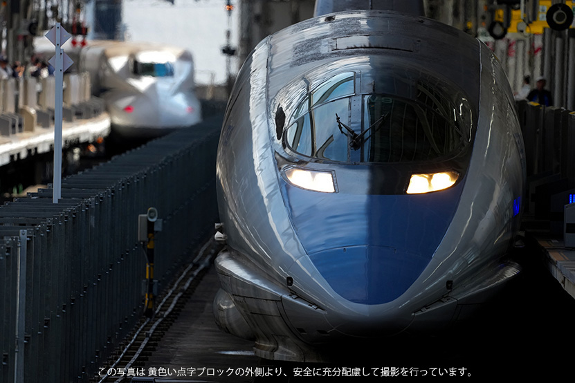 作例 鉄道 駅に止まっているシーン