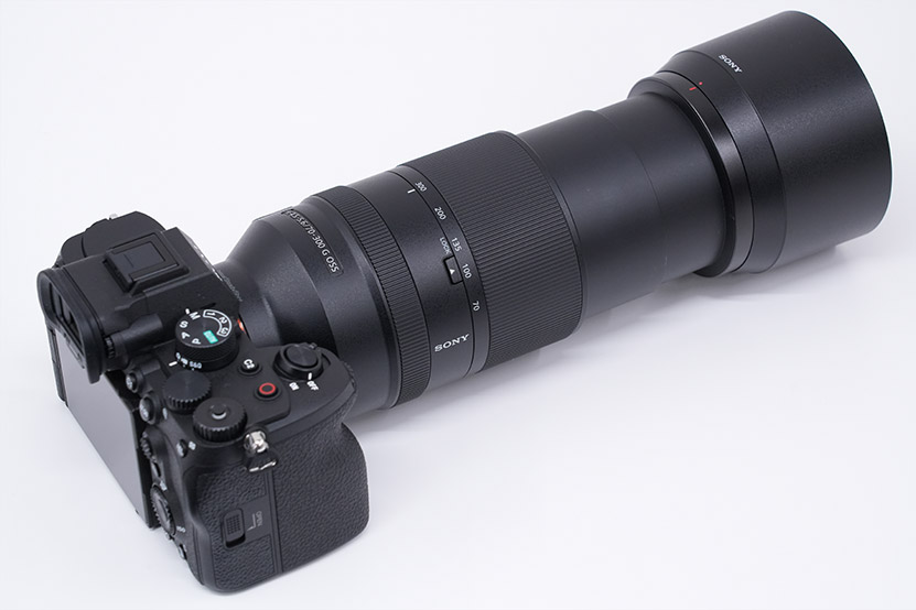 SEL70300G 繰り出し式ズームは結構のびる