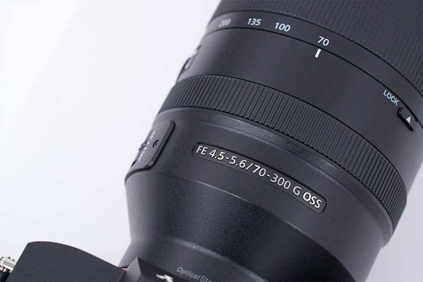 SEL70300G レンズが伸びないためのロックスイッチ