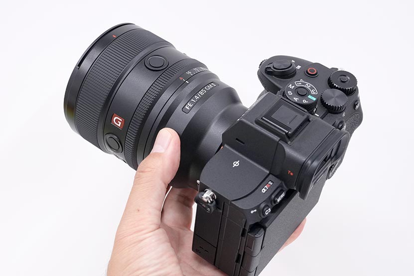 とても軽くなった第2世代 SEL85F14GM2