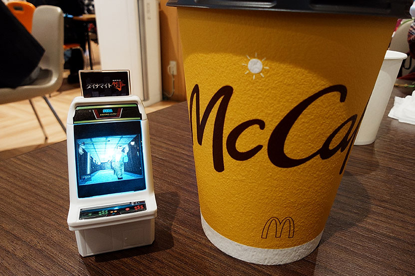 フードコートで組み立ててみました