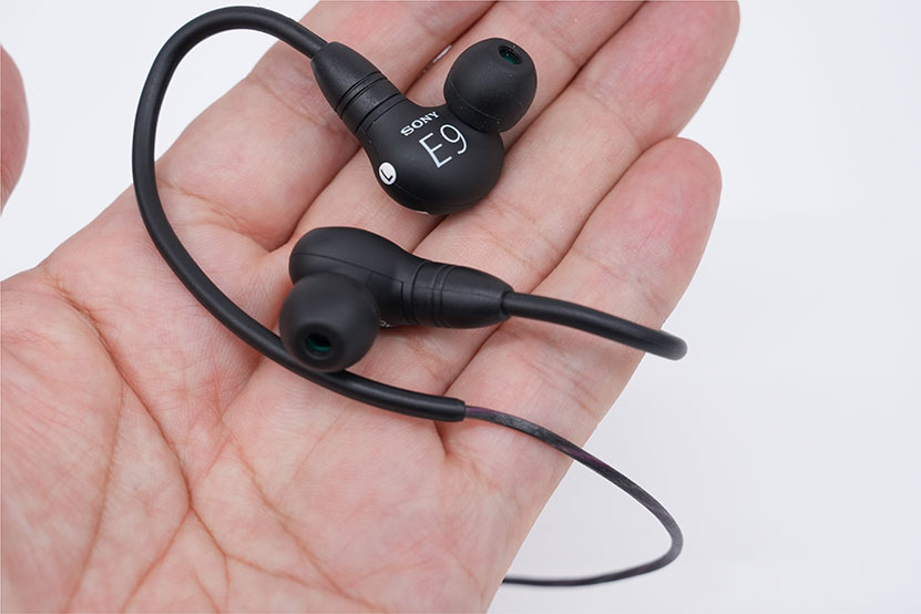 組み合わせて使いたいソニー「INZONE E9」