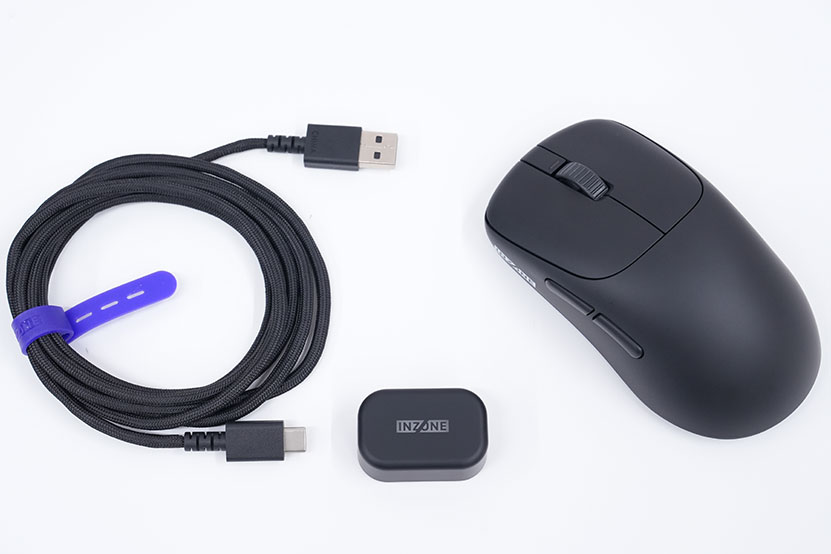 USBケーブルとドングルが付属