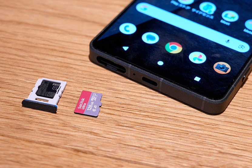 Xperia 1 VIII メモリーカードスロット