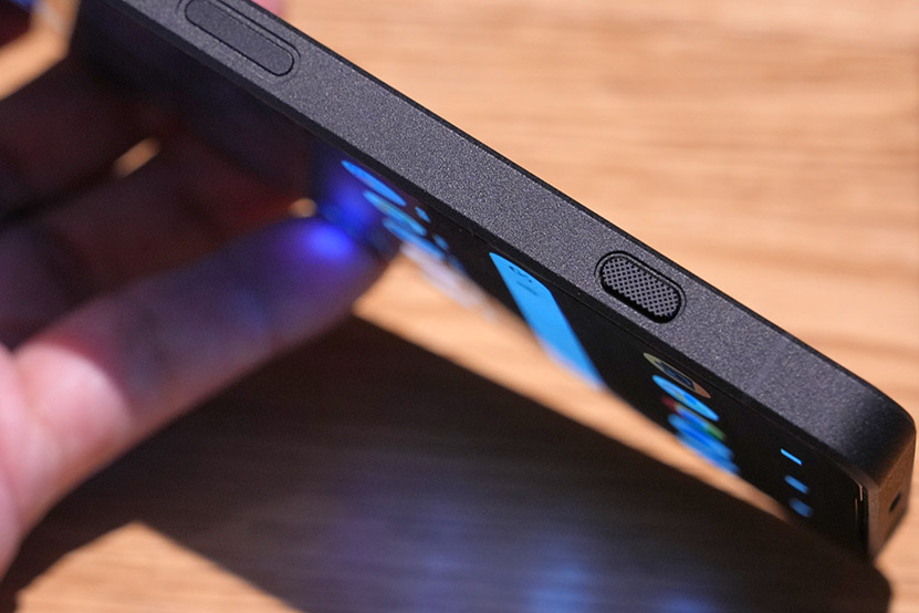 Xperia 1 VIII シャッターボタン