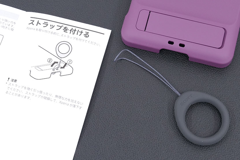 ストラップの装着は説明書を見たほうが良い