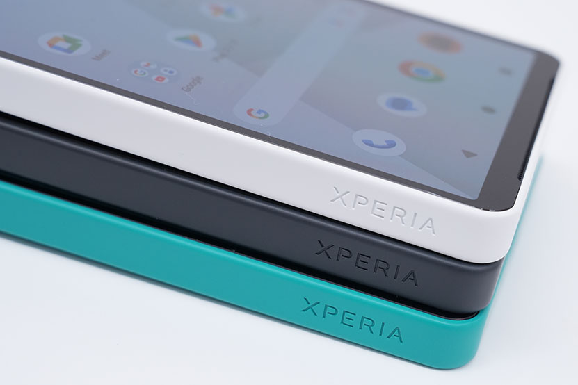 Xperia 10 VII SIMフリーモデル 側面の刻字写真